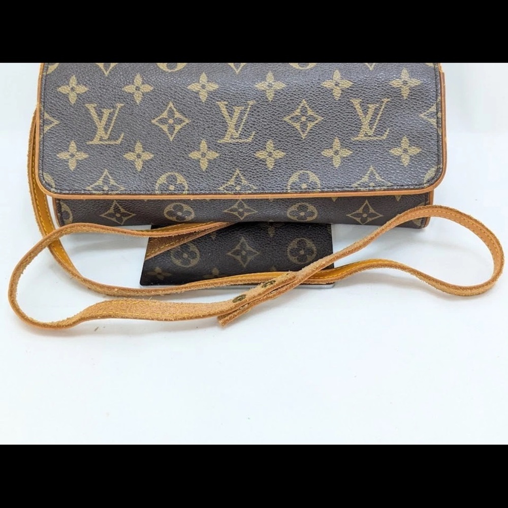 Louis Vuitton Brown Monogram Crossbody Bag with Tan Trim - Picture 2 of 13